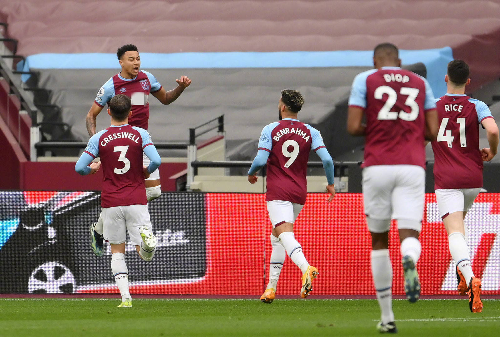 梅西中场持 梅西中场持